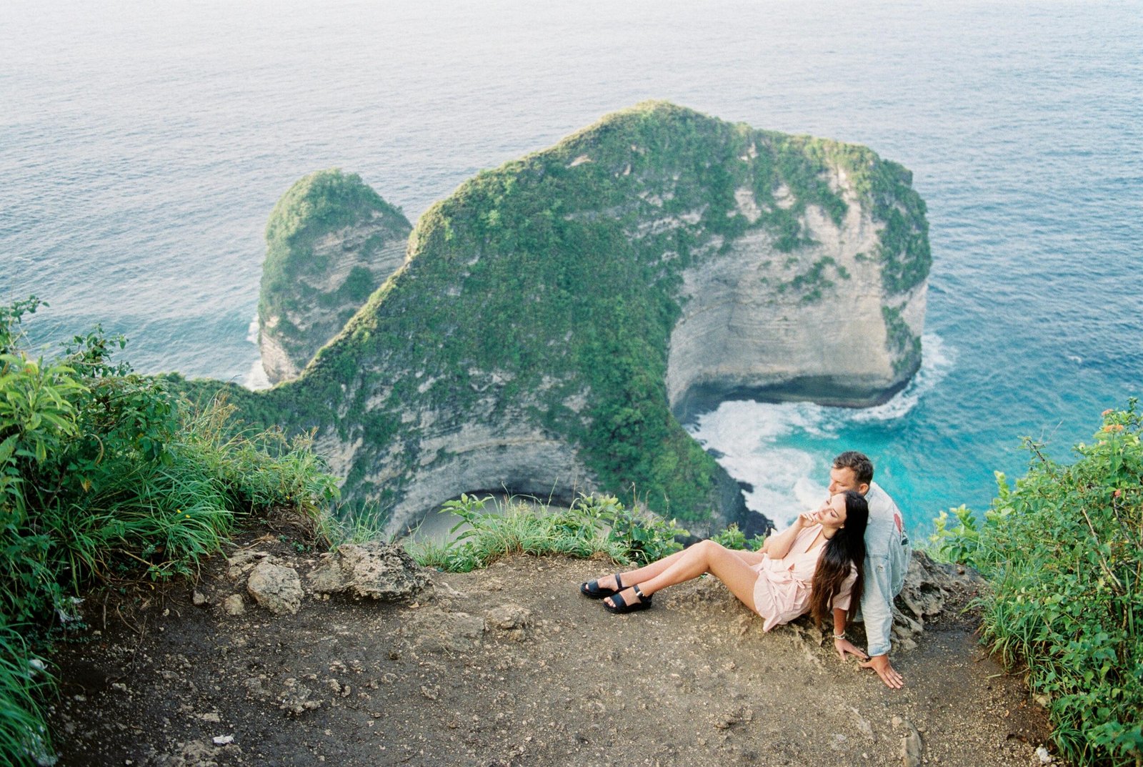 Budget travel guide image illustrating an affordable global destination, perfect for travelers seeking low-cost adventures in Southeast Asia or Eastern Europe.