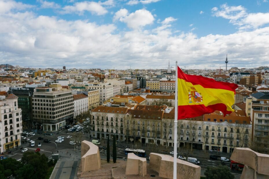 Best 10-day Spain travel itinerary visual summary, featuring iconic landmarks and cultural experiences from Madrid, Andalusia, Seville, Granada, and Barcelona.