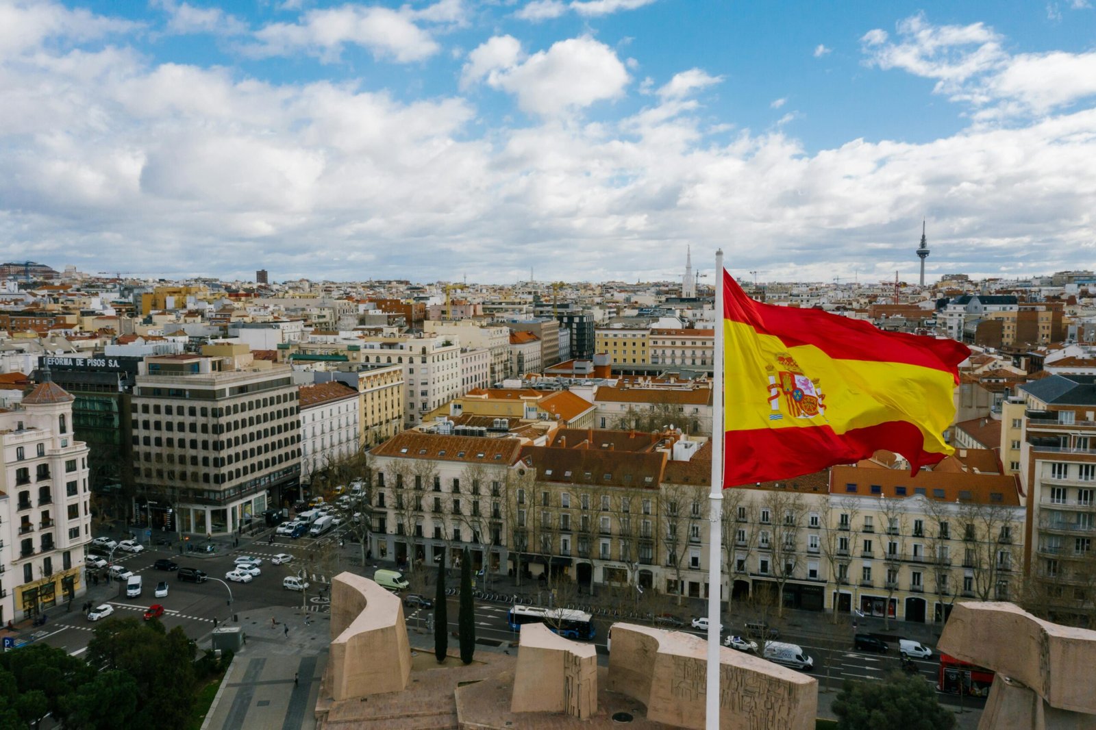 Best 10-day Spain travel itinerary visual summary, featuring iconic landmarks and cultural experiences from Madrid, Andalusia, Seville, Granada, and Barcelona.