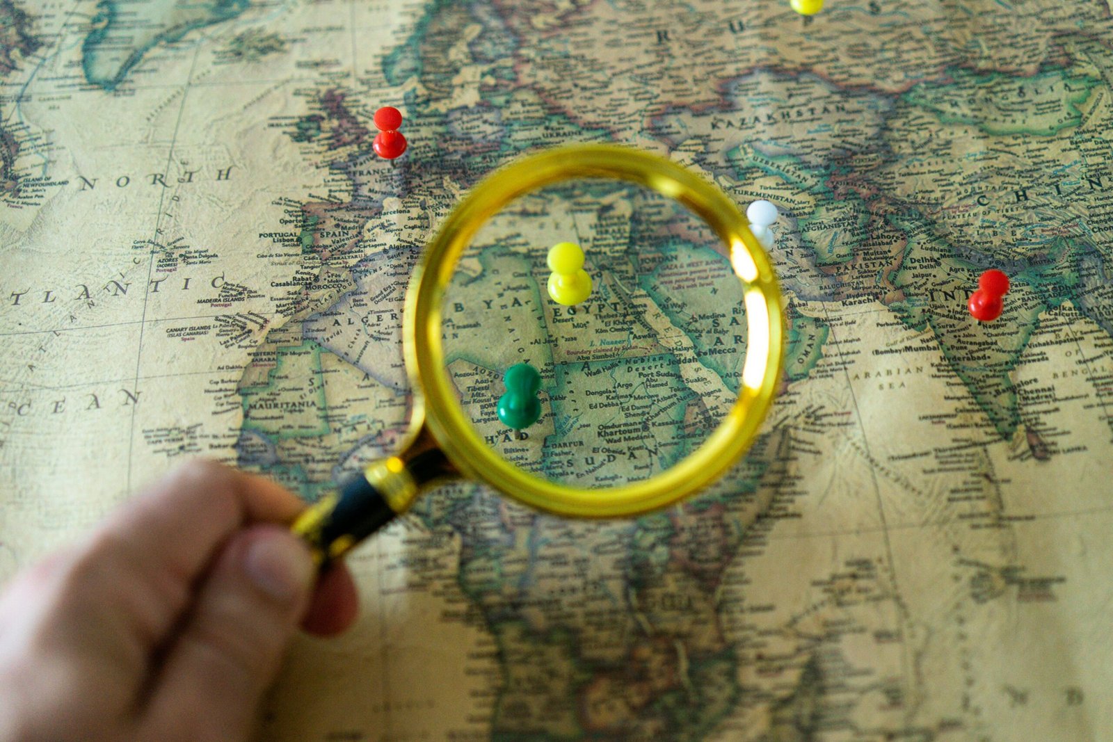 ABC Travel: Happy travelers planning their personalized dream vacation to diverse global destinations using seamless online booking and expert services.