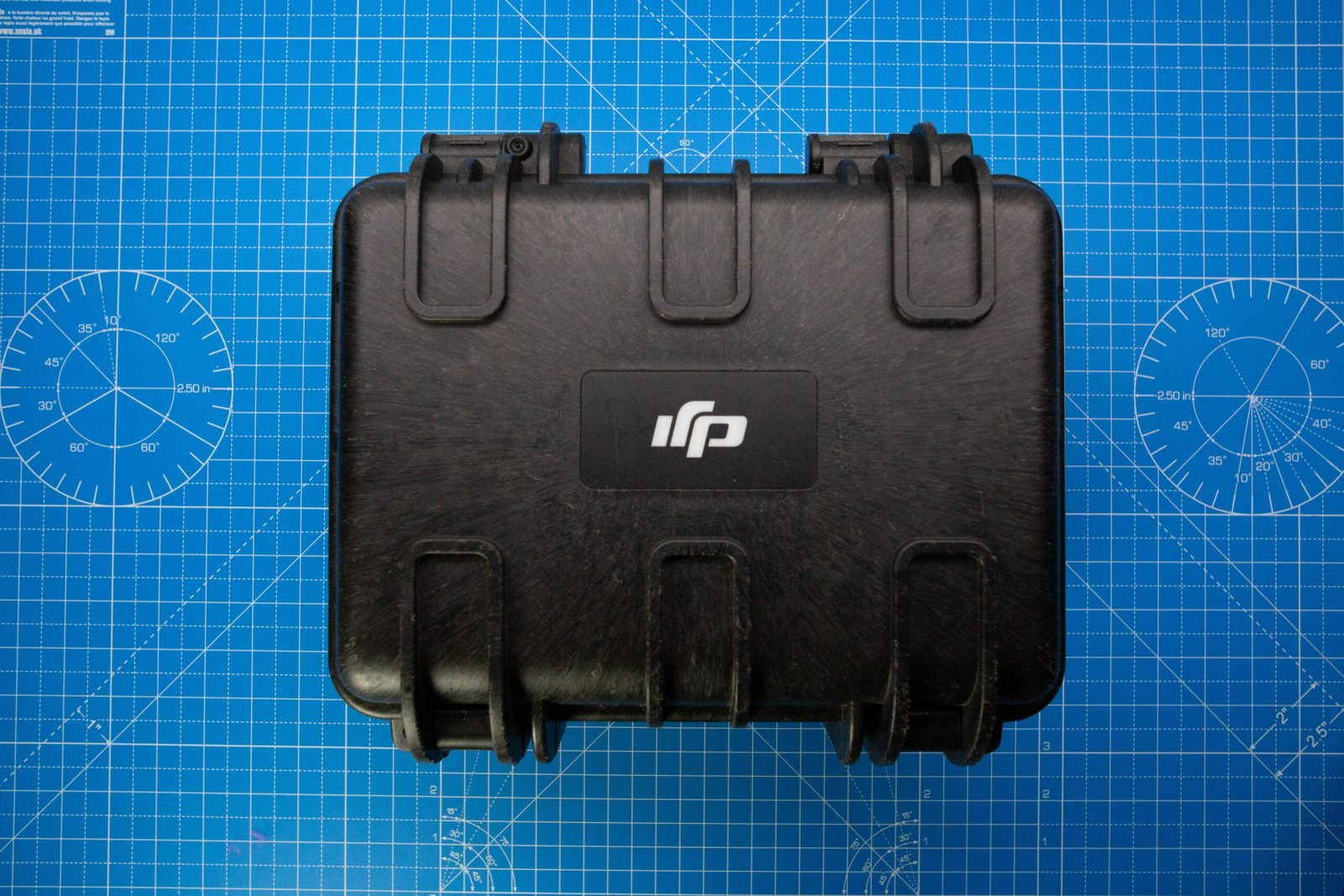 Hard shell golf travel case offering superior protection for golf clubs during airport travel, ensuring a secure and worry-free golf getaway.