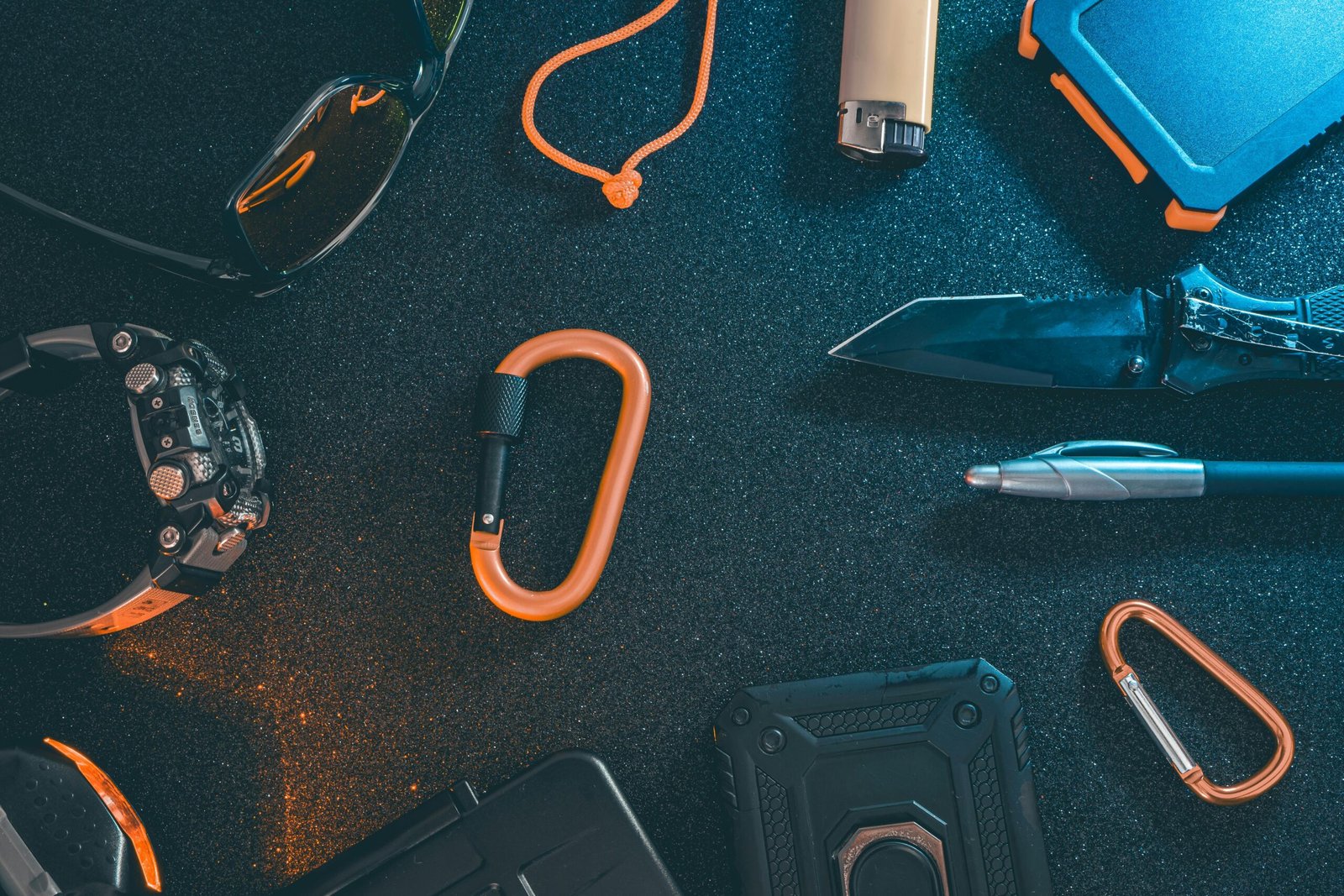 A curated flat lay of essential travel gifts including packing cubes, a universal travel adapter, and a travel journal, perfect for thoughtful adventurers and globetrotters.