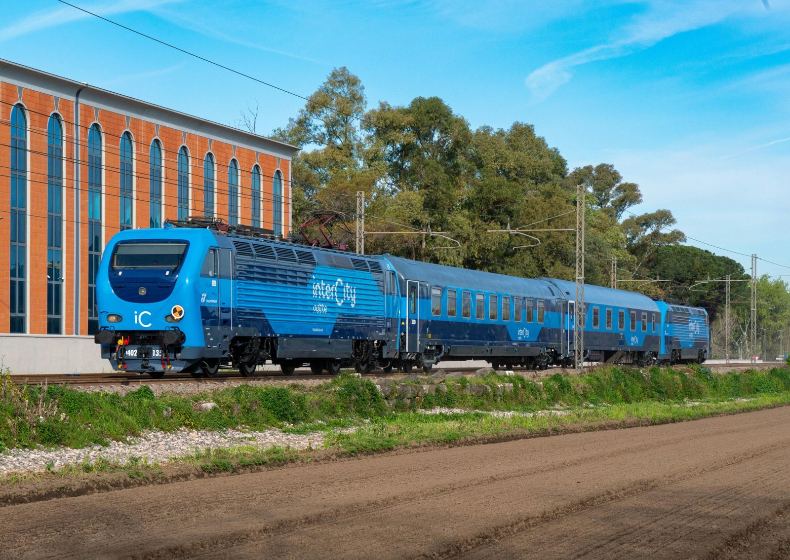 High-speed train in Italy, illustrating the fast Florence to Rome travel time, connecting historical cities like Florence and Rome efficiently.