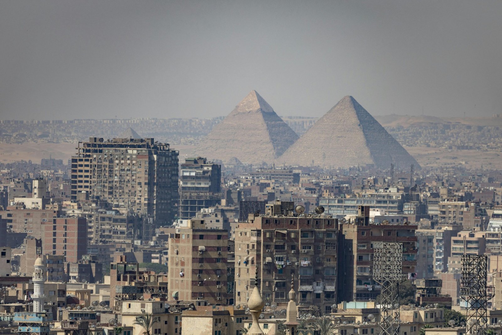 Iconic Pyramids of Giza under a clear, warm sky, representing the best time for comfortable travel and exploration of Egypt's ancient wonders and historical sites.