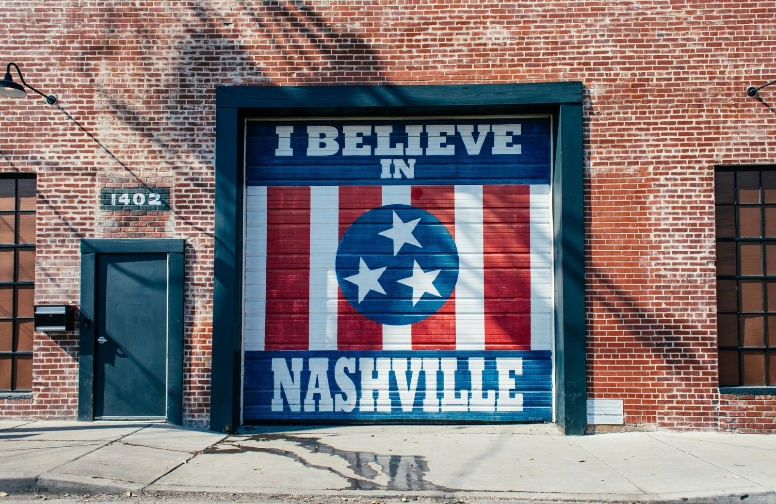 Iconic Nashville cityscape, showcasing its vibrant atmosphere for travelers exploring convenient Nashville travel packages and stress-free vacation planning to Music City.