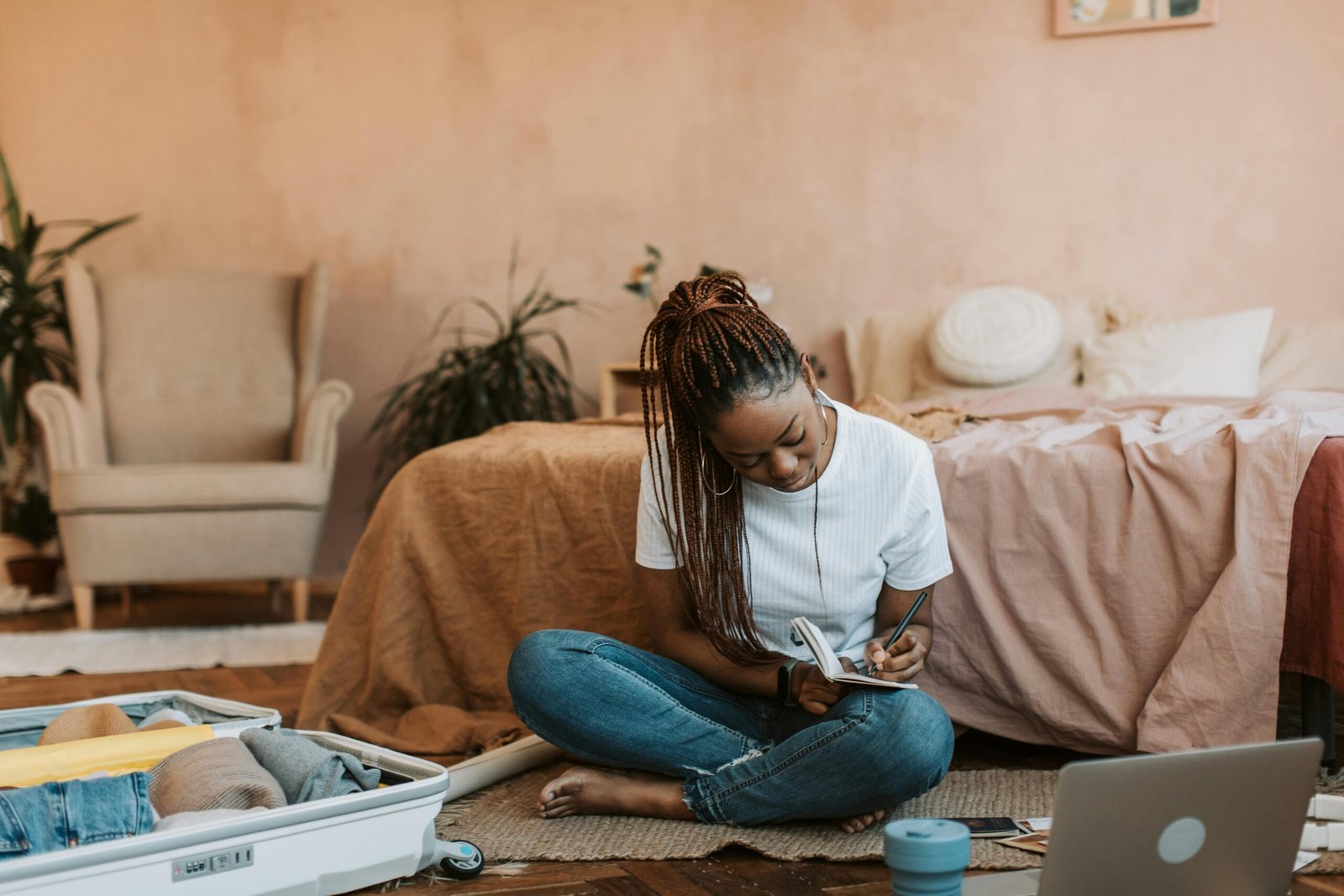 Happy traveler using Panda Travel online platform on a laptop to book an affordable dream vacation, including flights, hotels, and all-inclusive packages.