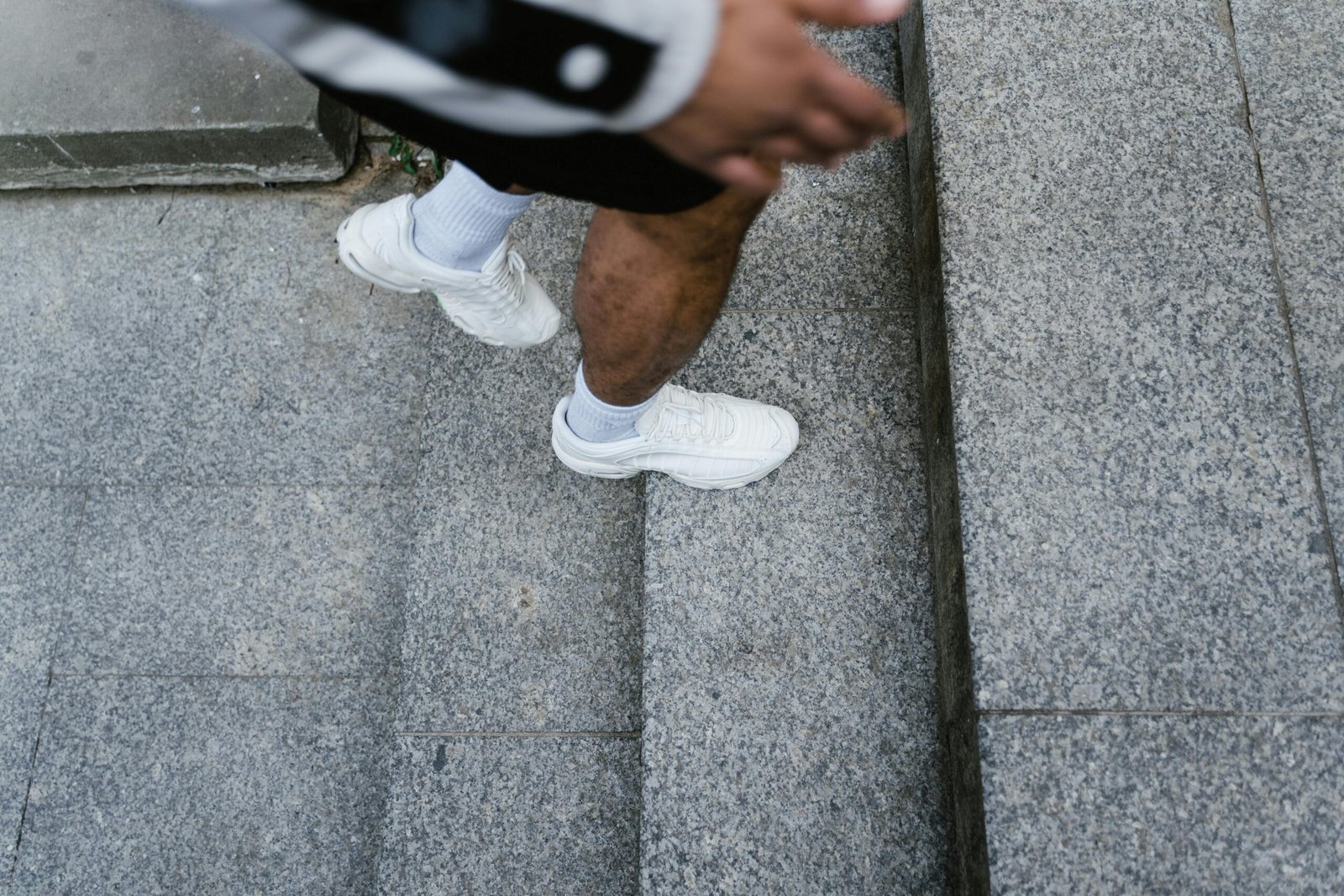 Comfortable walking shoes for travel: A person confidently explores a vibrant city street, highlighting the importance of supportive and versatile footwear for pain-free journeys.