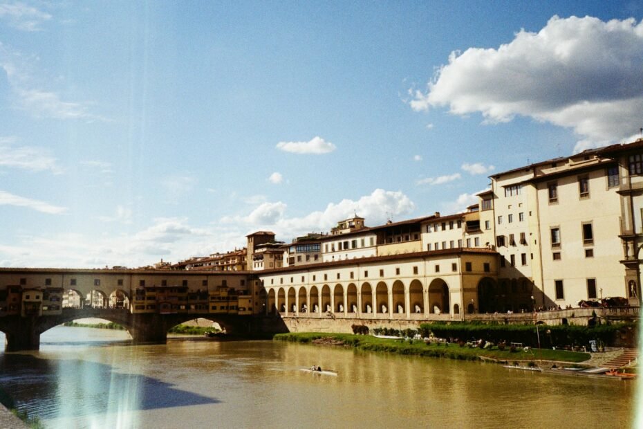 Best cities in Italy to travel: A captivating montage featuring iconic landmarks from Rome, Florence, Venice, and the picturesque villages of Cinque Terre, inspiring dream vacations.