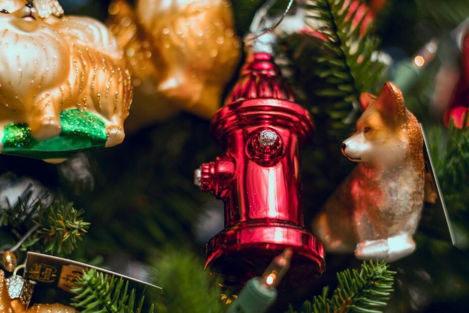 Beautiful Christmas tree adorned with diverse travel-themed ornaments like globes and landmark replicas, symbolizing cherished travel memories and global adventures for holiday decorating.