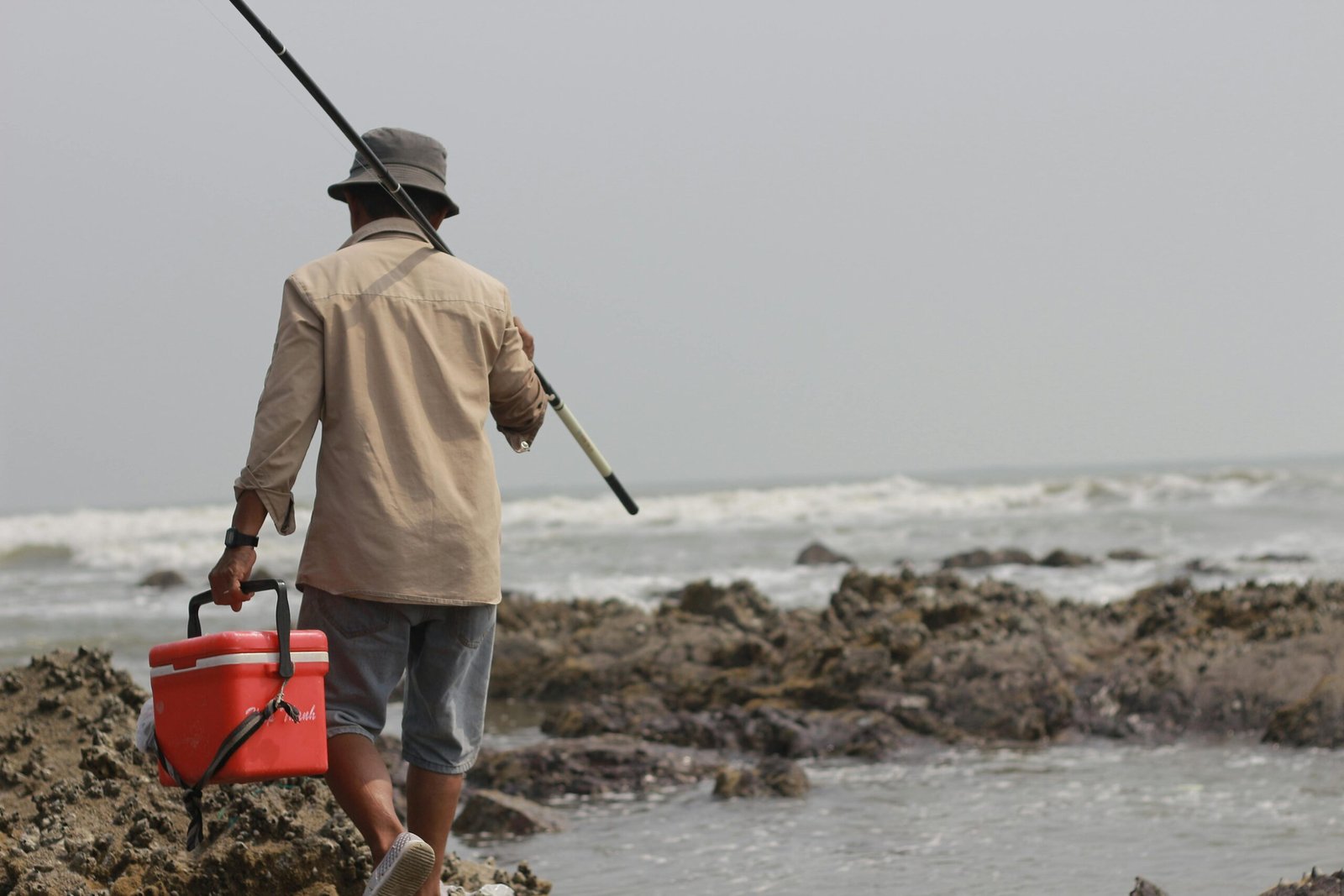 A high-quality fishing rod travel case ensures protection for an angler's valuable gear, ready for a confident and hassle-free fishing adventure, ideal for air travel.