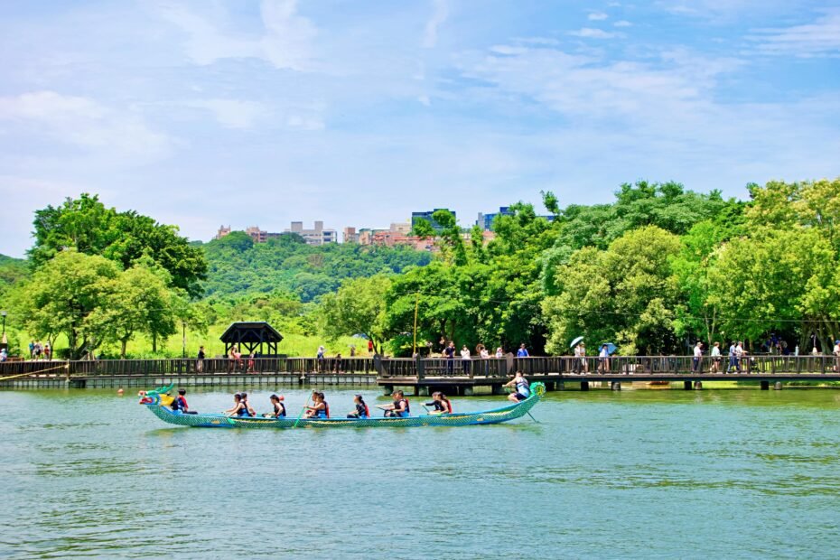 Taiwan travel tour package showcasing vibrant culture, breathtaking natural landscapes, and iconic city experiences for an unforgettable adventure.