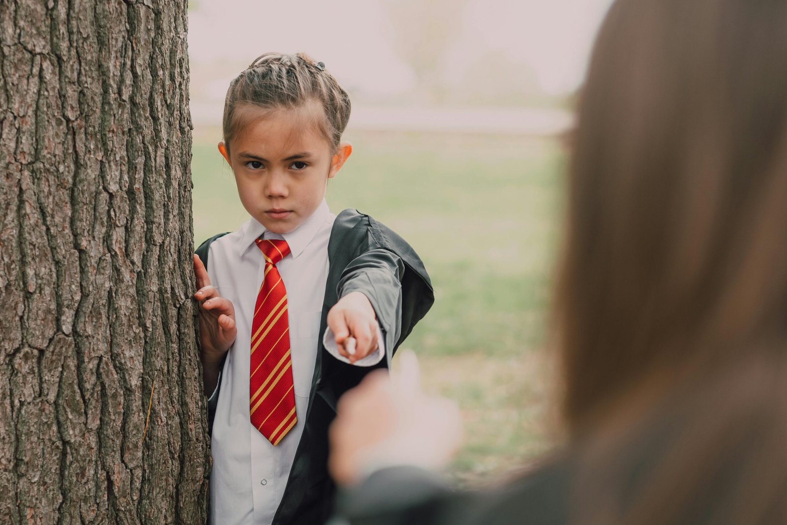 Dendro Traveler build guide featuring a fantasy character radiating green elemental energy, representing a powerful off-field support unit optimized for Elemental Mastery and Energy Recharge in Genshin Impact.