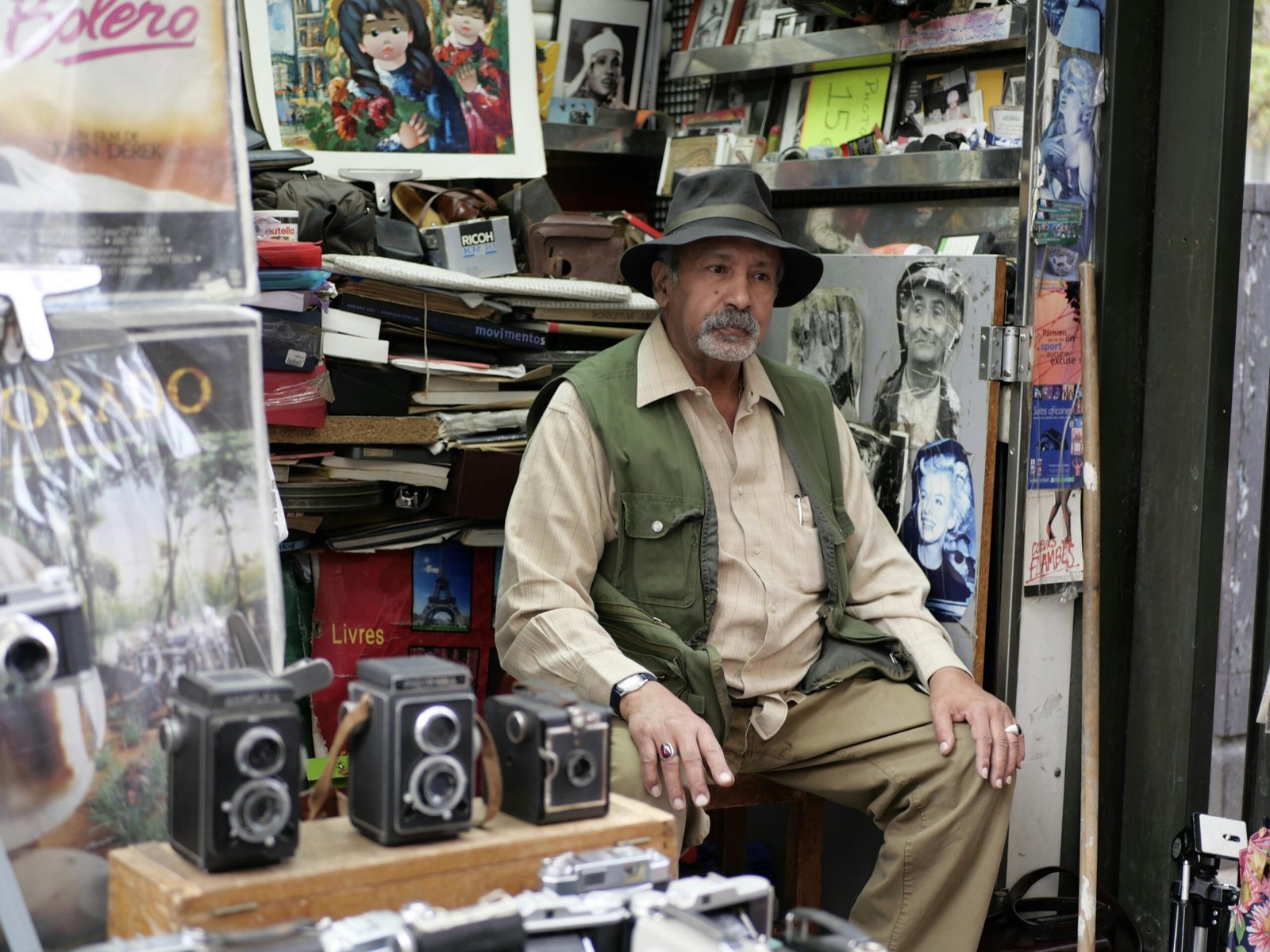 A bewildered man in 1950s clothes with a vintage camera stands in a modern cityscape, representing the Sergei Ponomarenko time travel legend and its captivating mystery.