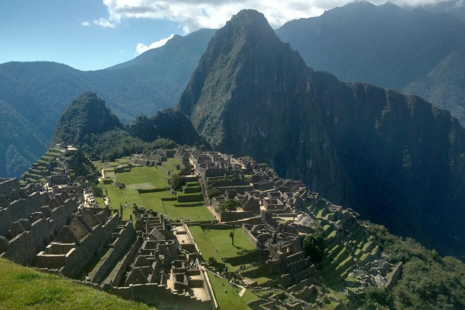 Machu Picchu travel packages: Panoramic view of the ancient Inca citadel in the Peruvian Andes, inspiring your dream adventure and simplified journey.