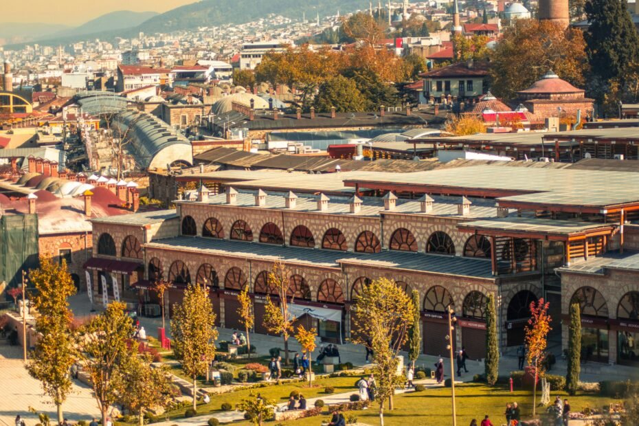 Top October travel destinations: vibrant fall foliage, sunny beach getaways, and historic cultural sites for a perfect autumn vacation.