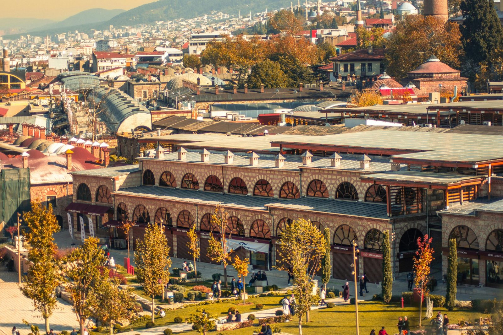 Top October travel destinations: vibrant fall foliage, sunny beach getaways, and historic cultural sites for a perfect autumn vacation.