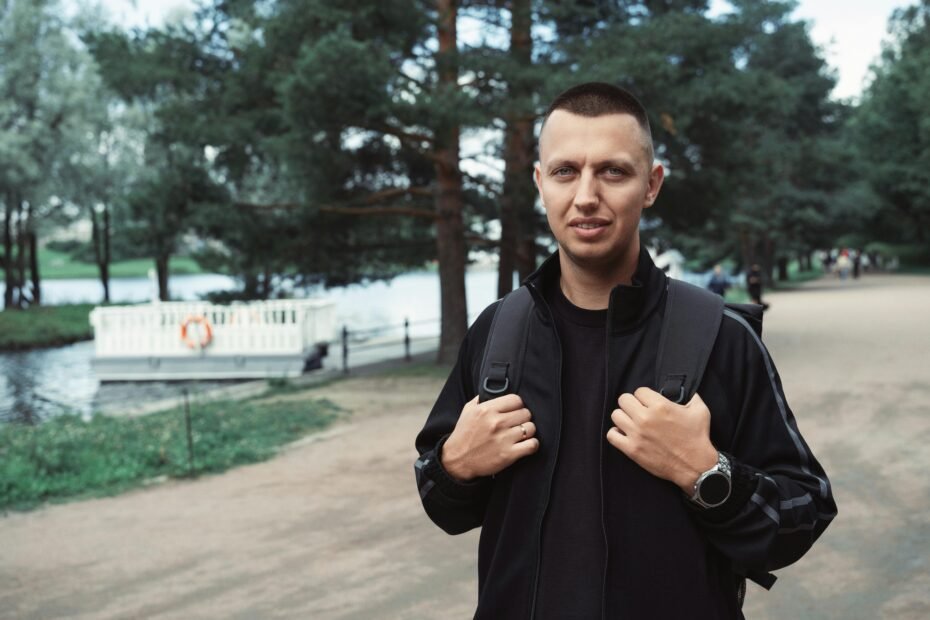 Happy traveler enjoying a beautiful and affordable summer vacation in 2025, made possible by cheap travel deals resulting from global tourist reluctance.