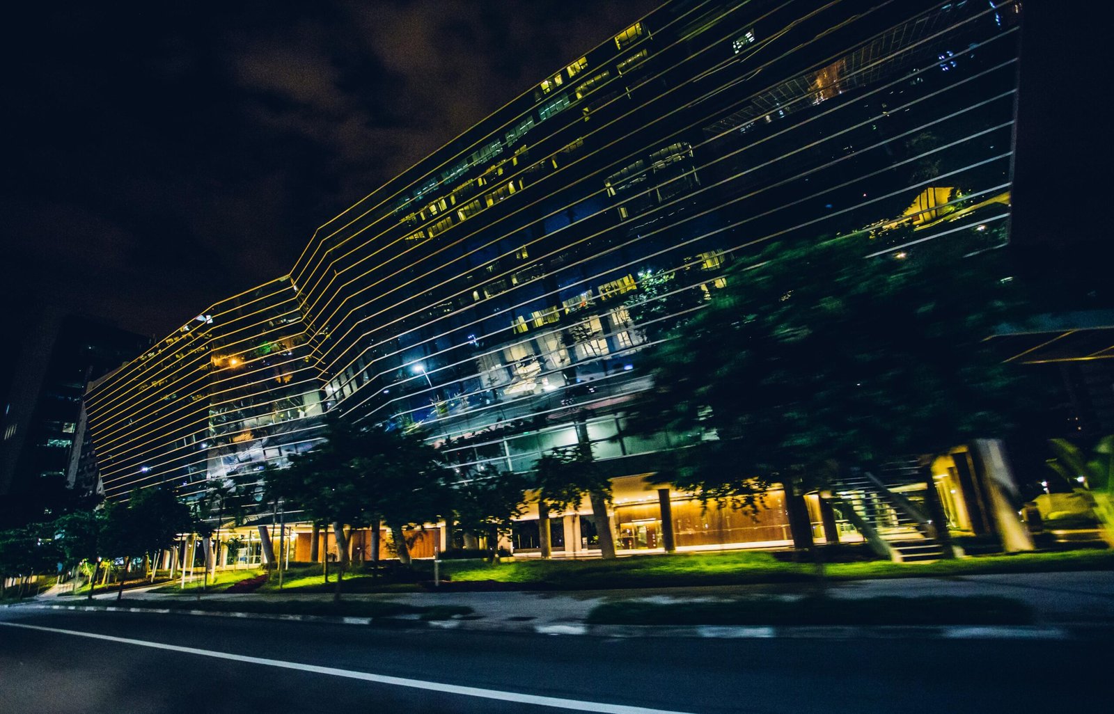 Exterior view of the modern 7 Feathers Truck and Travel center in Canyonville, Southern Oregon, an I-5 highway stop offering comprehensive amenities, secure truck parking, and a connection to the Seven Feathers Casino Resort.